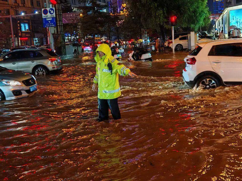 暴雨中的延吉：职能部门全力守护→