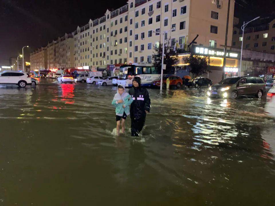 暴雨中的延吉：职能部门全力守护→