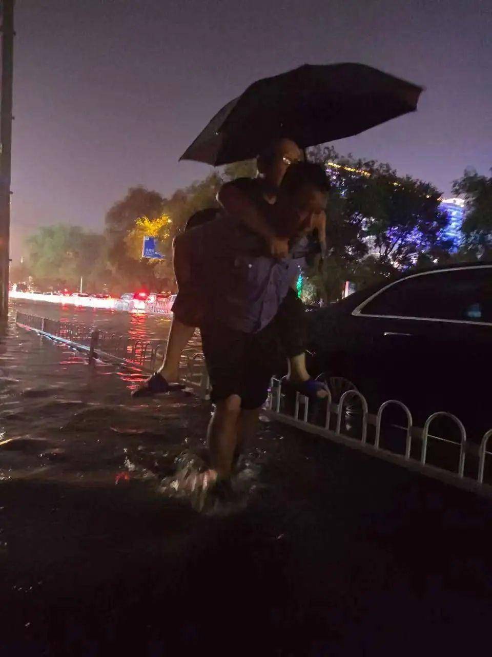 暴雨中的延吉：职能部门全力守护→