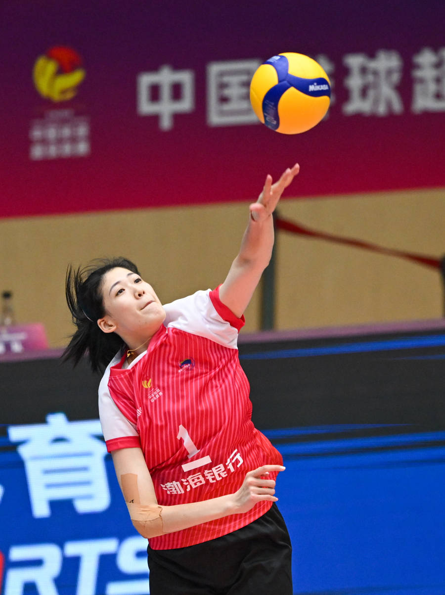 李盈莹孤掌难鸣，小彩娃比瓦尔加斯更强，天津女排引援“输”给上海女排