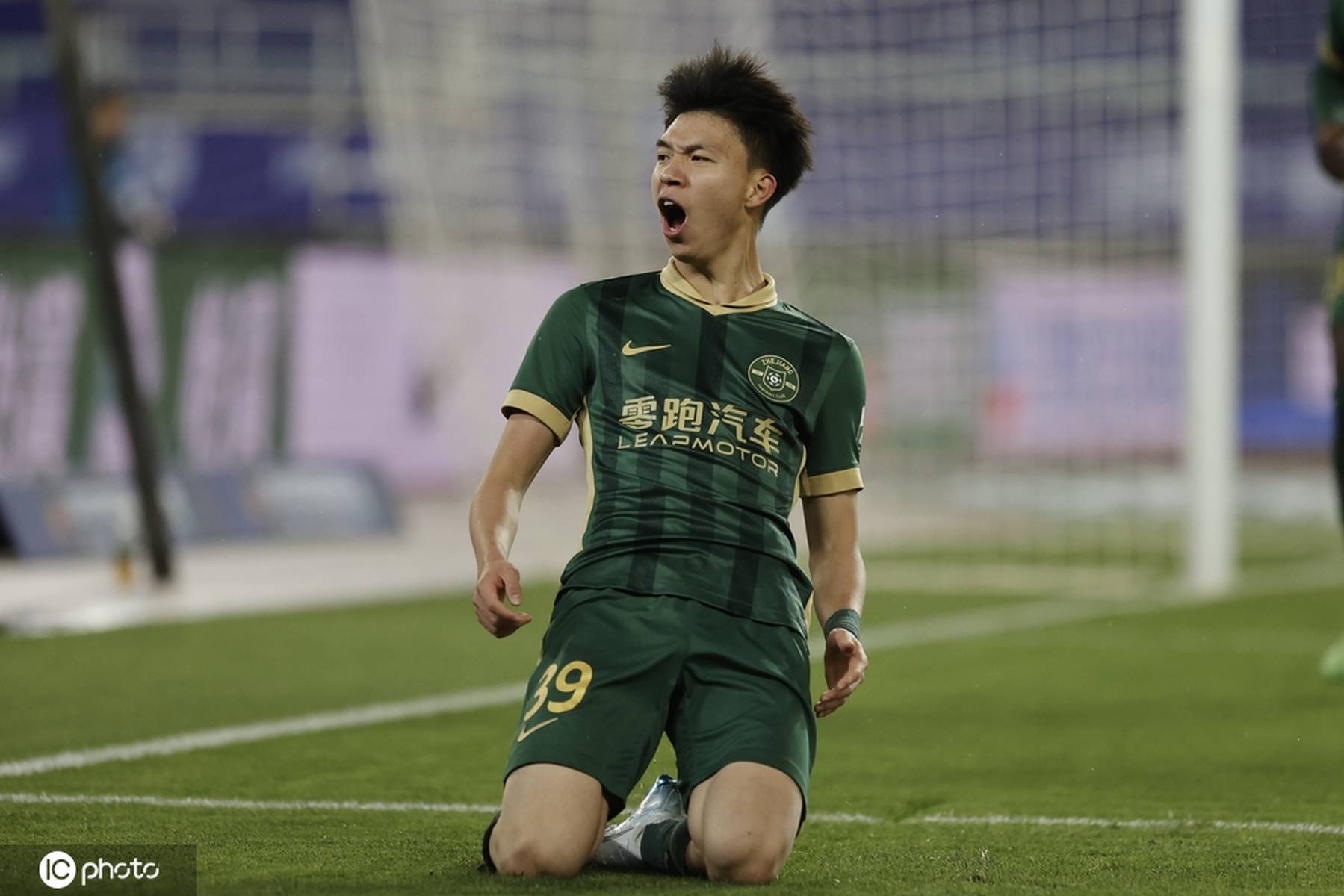 浙江队主帅谈王钰栋：他的脚踝没大碍 联赛应避免暴力犯规